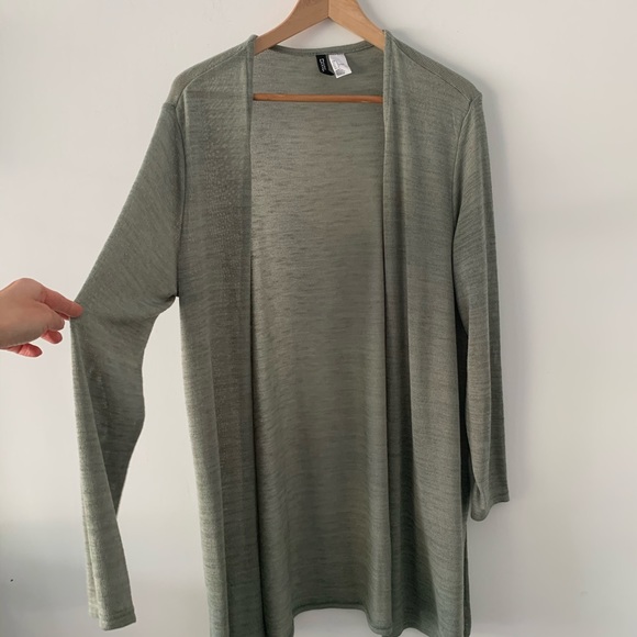 Sweaters - Like New! Loose knit, lightweight cardigan